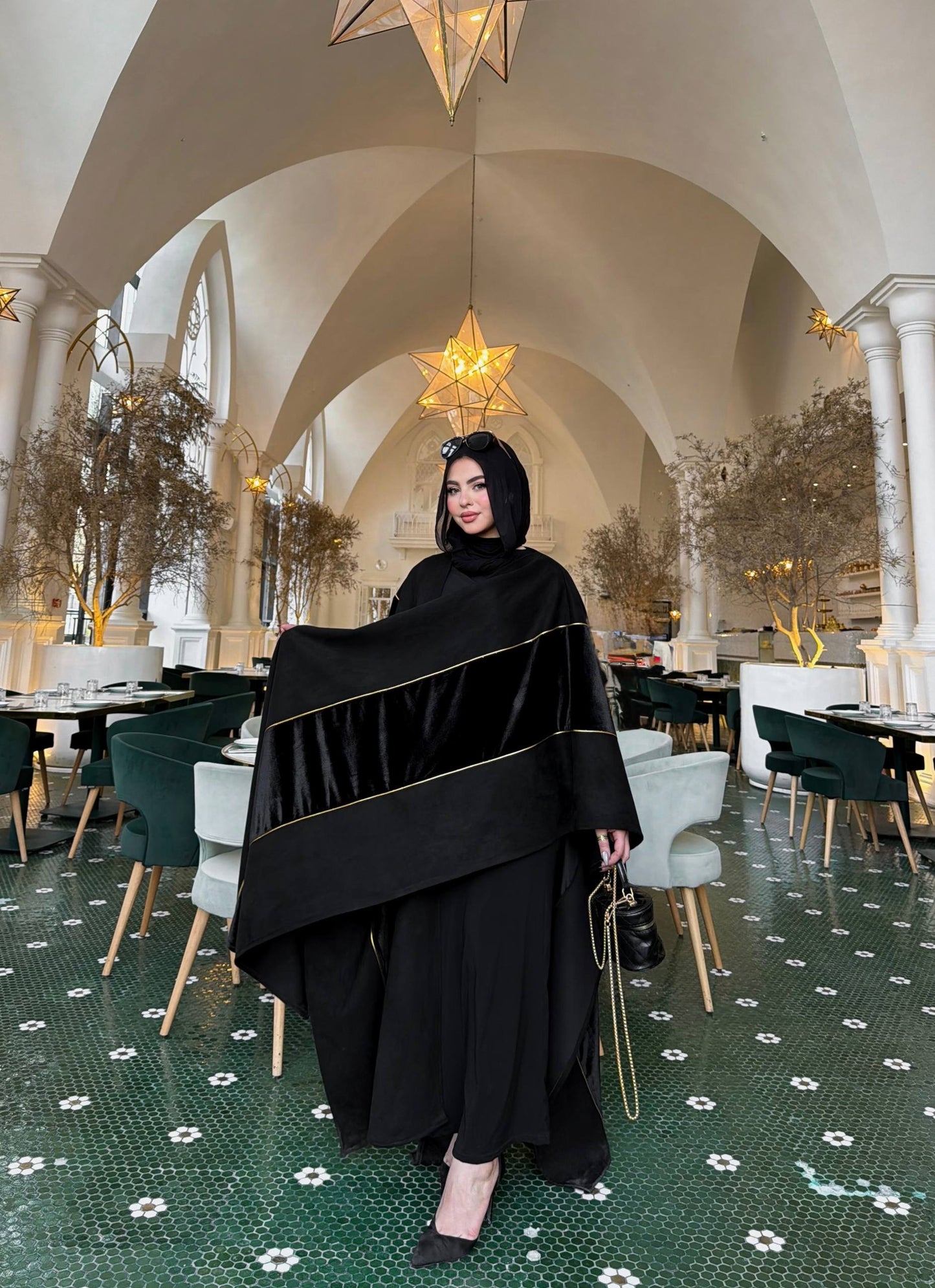 🖤 Noir Royal Cape