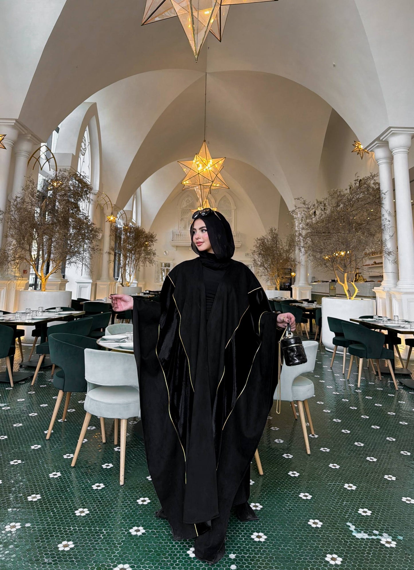 🖤 Noir Royal Cape