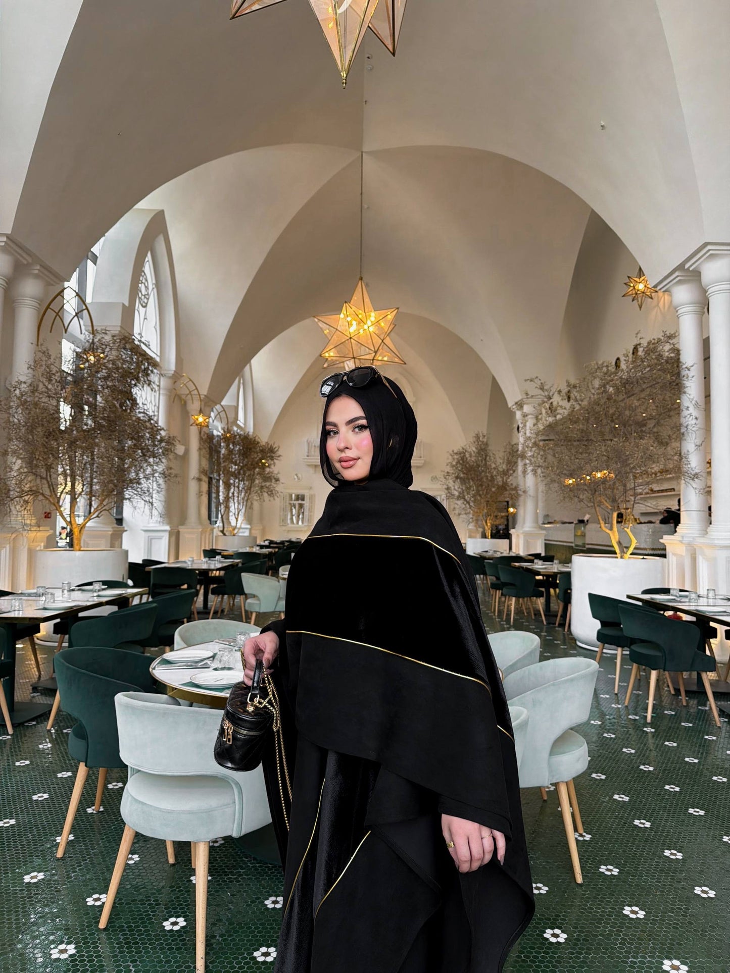 🖤 Noir Royal Cape