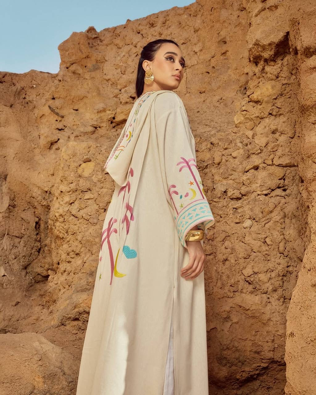 Zezil Hand-Embroidered Linen Kaftan