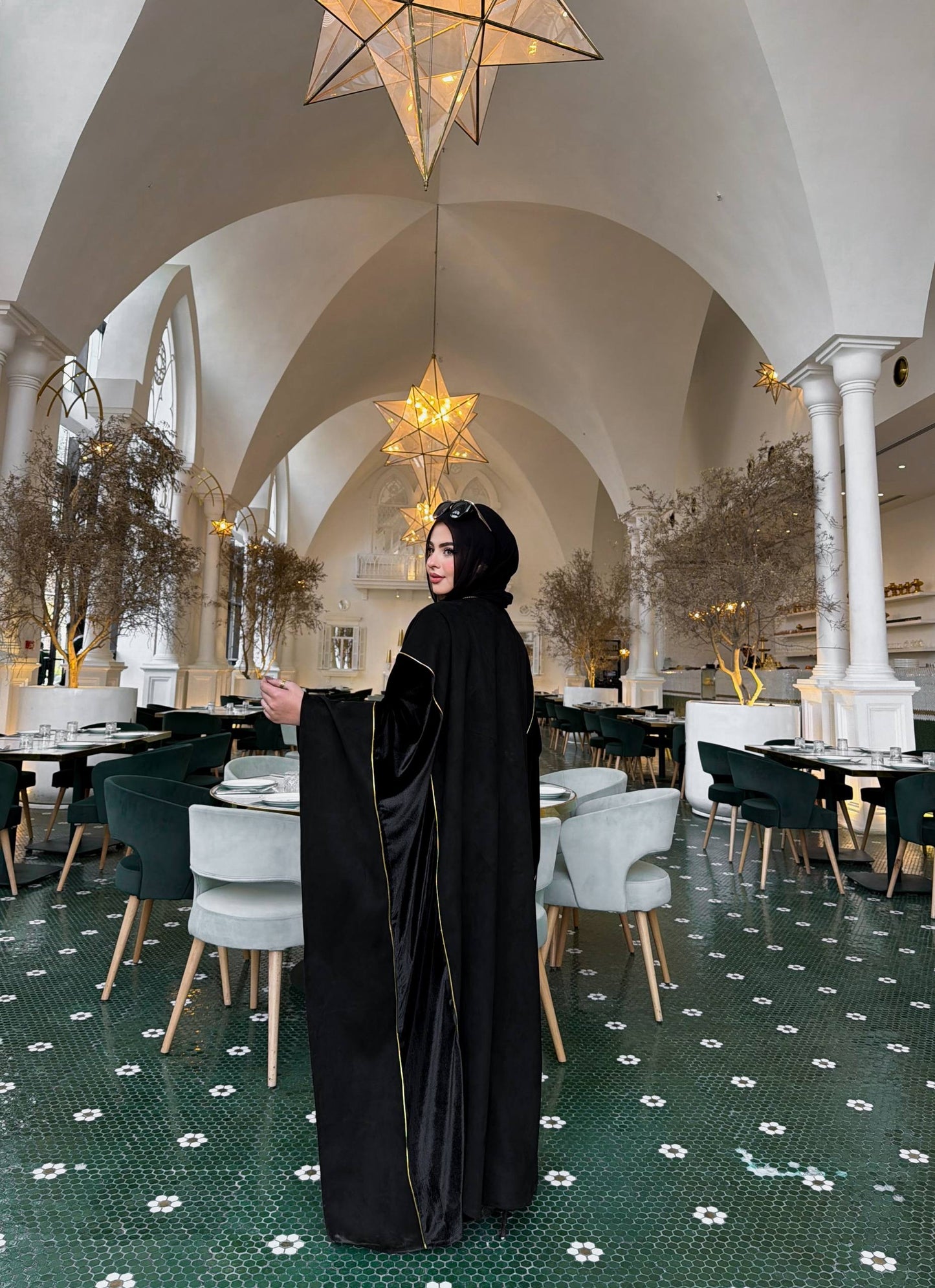 🖤 Noir Royal Cape