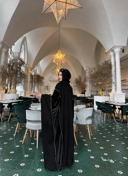 🖤 Noir Royal Cape