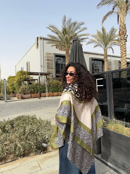 Zezil Signature Reversible Art Shawl✨