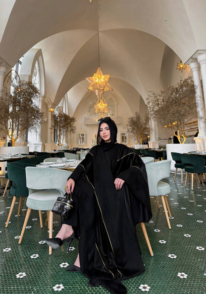 🖤 Noir Royal Cape