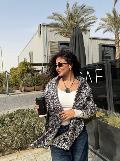 Zezil Signature Reversible Art Shawl✨