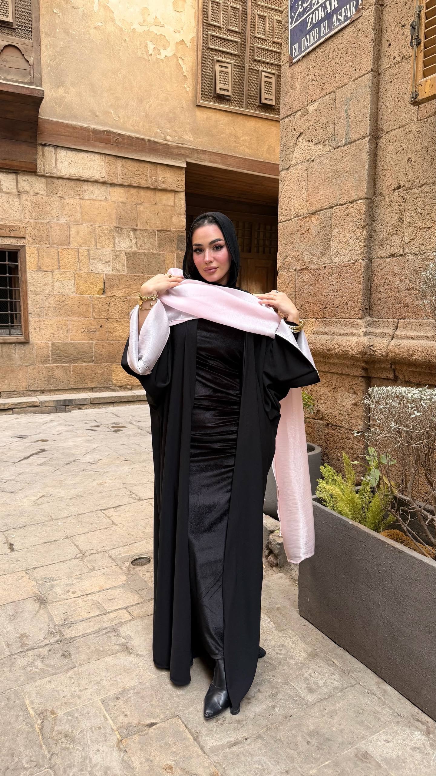 Noir Blush Elegance Abaya🖤🌸