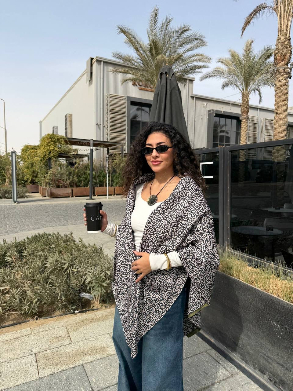 Zezil Signature Reversible Art Shawl✨