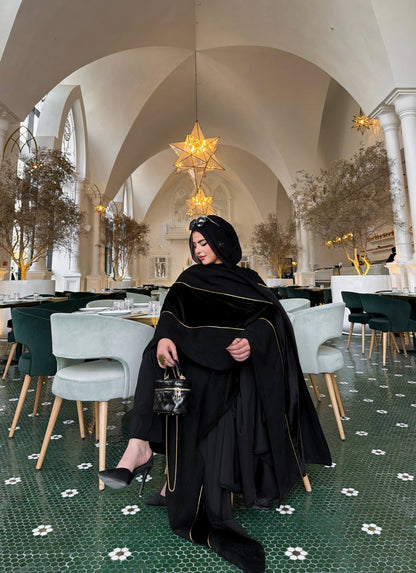 🖤 Noir Royal Cape
